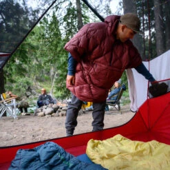 Thermarest Honcho Poncho Down Hooded Camping Blanket 13 Thermarest Honcho Poncho Down Hooded Camping Blanket -Camping Gear Store 2022 cascade summer carcamp washington rinckenberger 1952